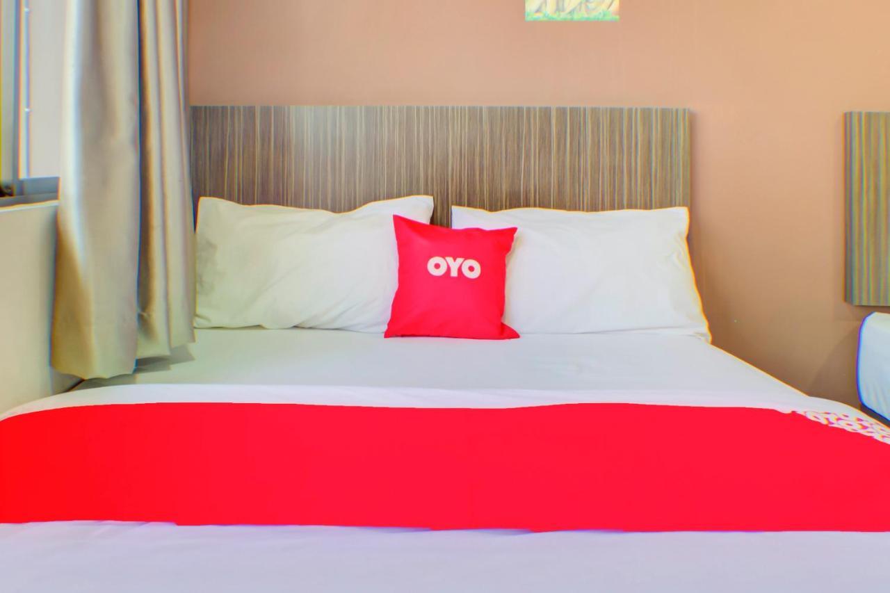 Oyo 89985 Js Hotel Джохор-Бару Екстер'єр фото