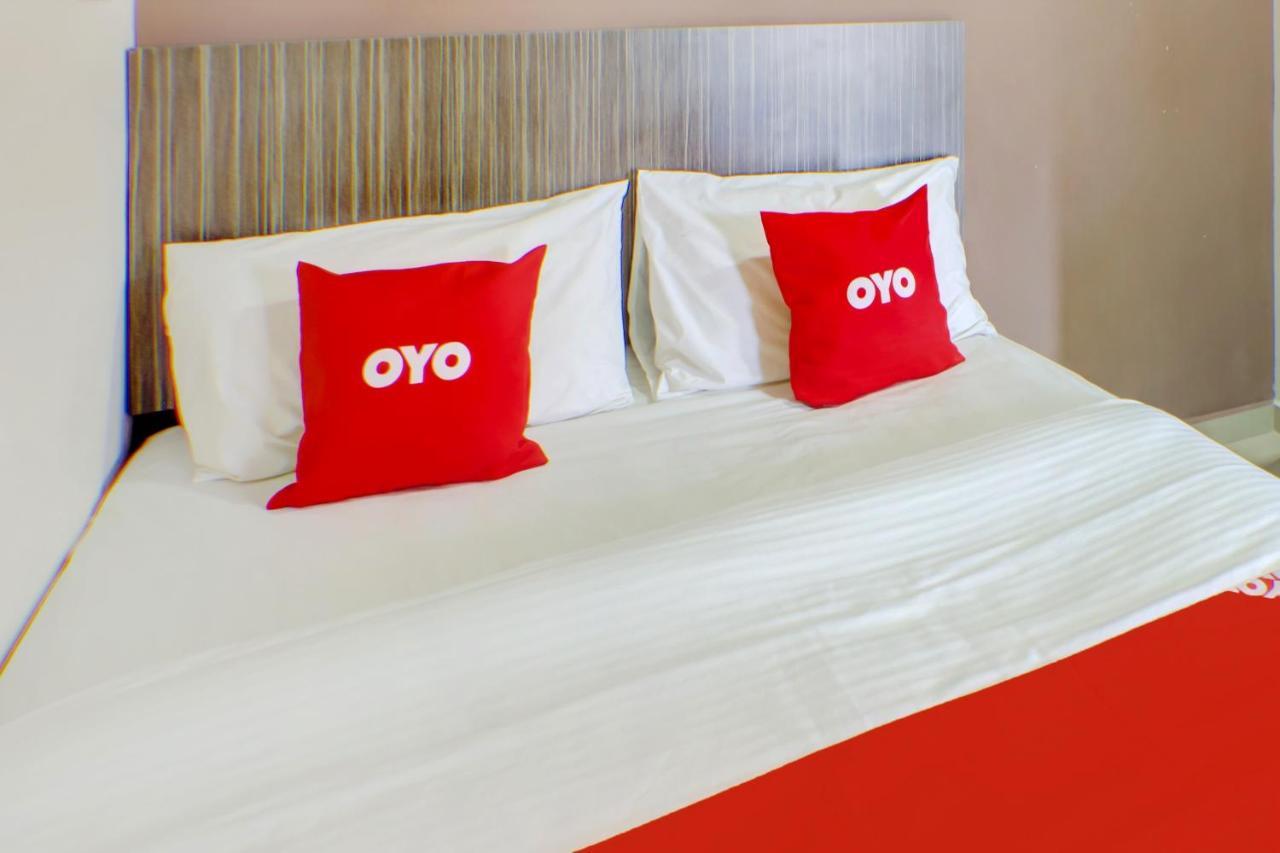 Oyo 89985 Js Hotel Джохор-Бару Екстер'єр фото